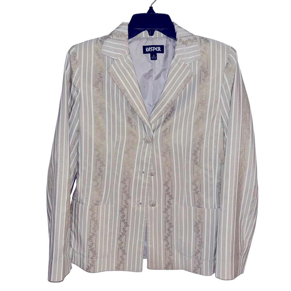 Comfortable, elegant blazer